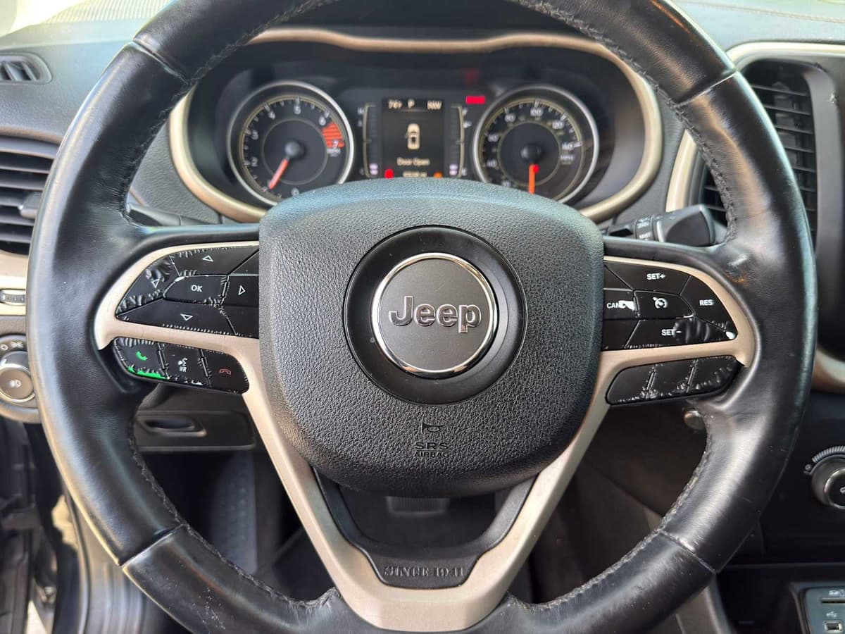 2018 Jeep Cherokee - Image 15