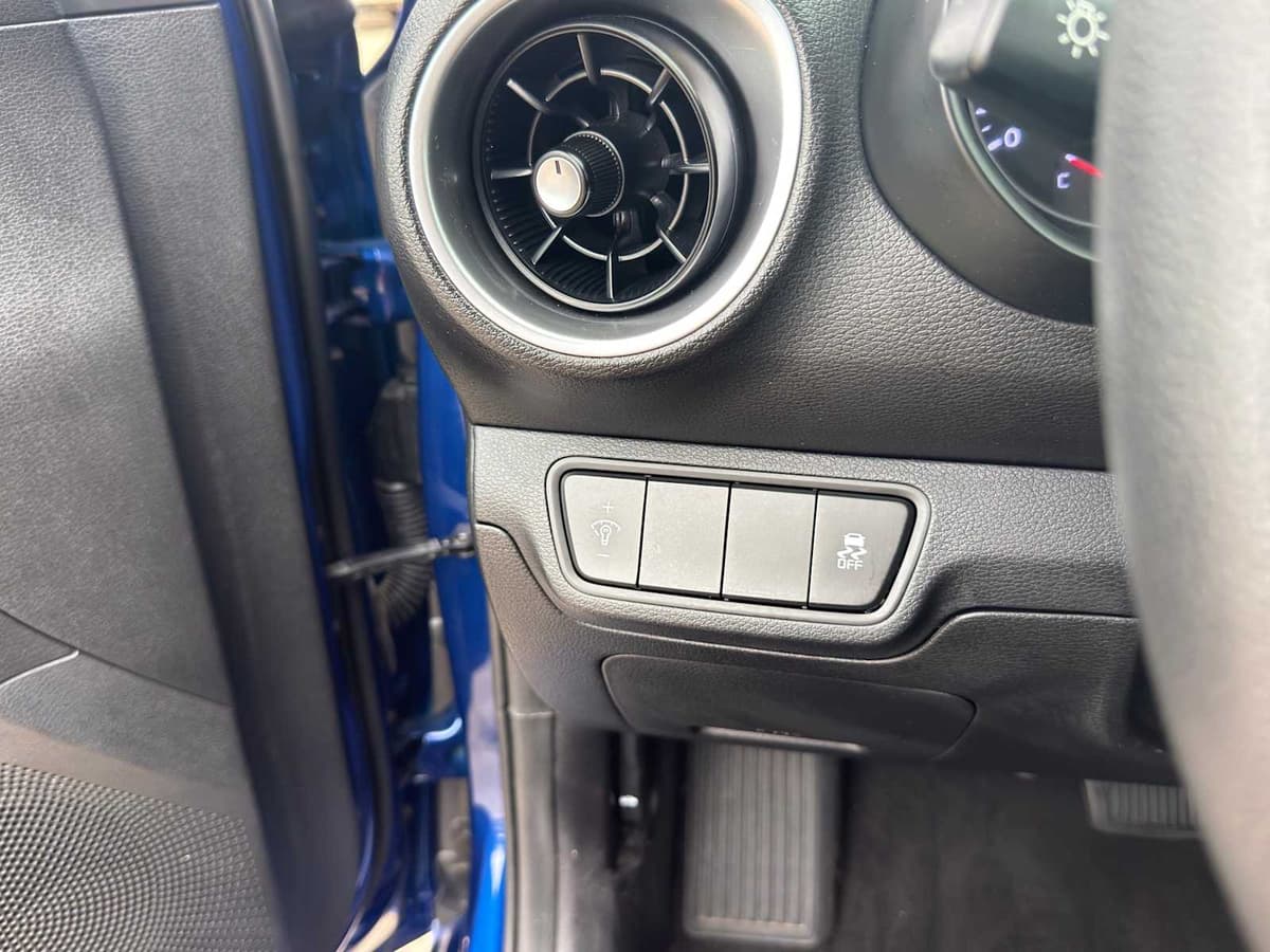 2023 Kia Forte - Image 22