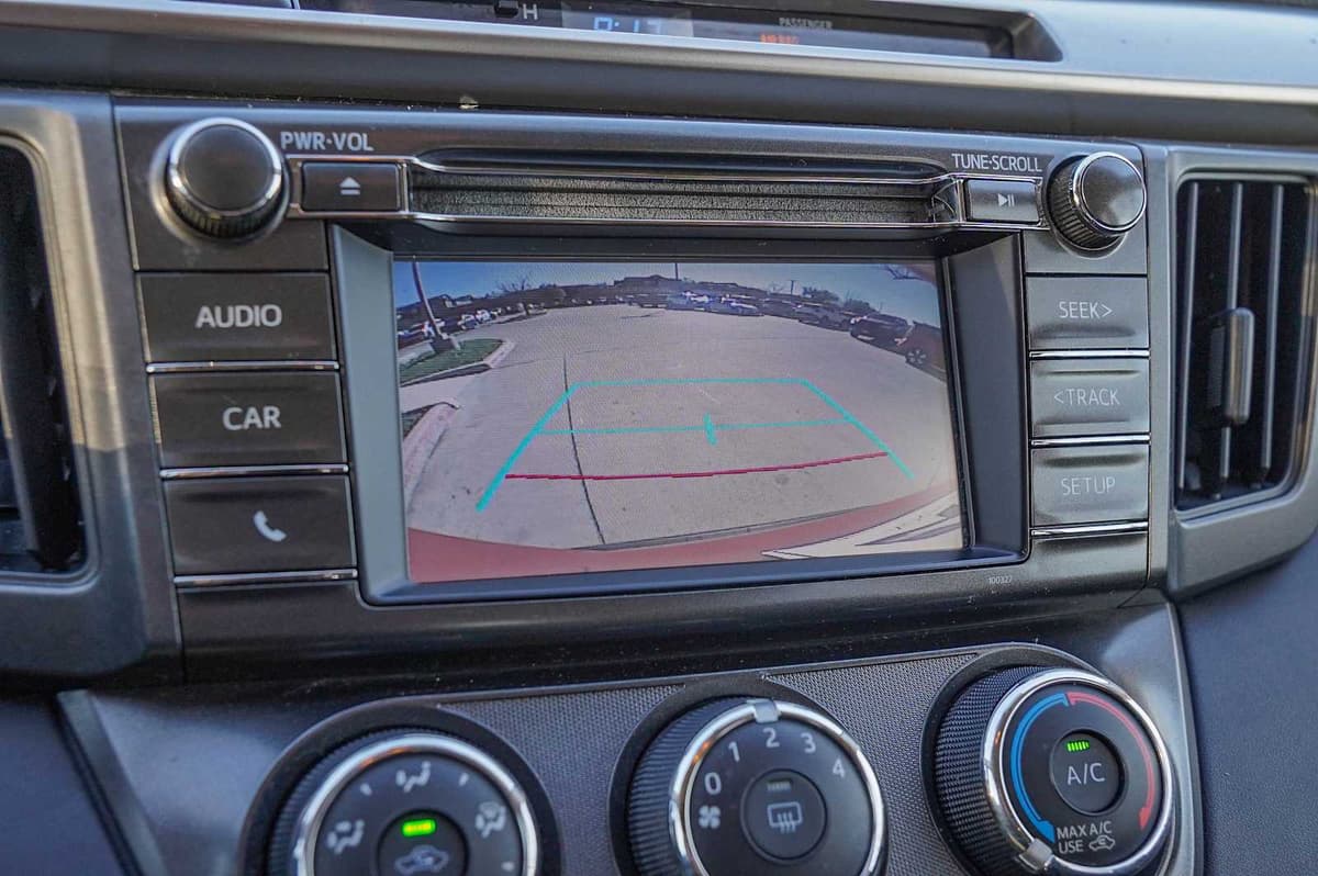 2015 Toyota RAV4 - Image 15