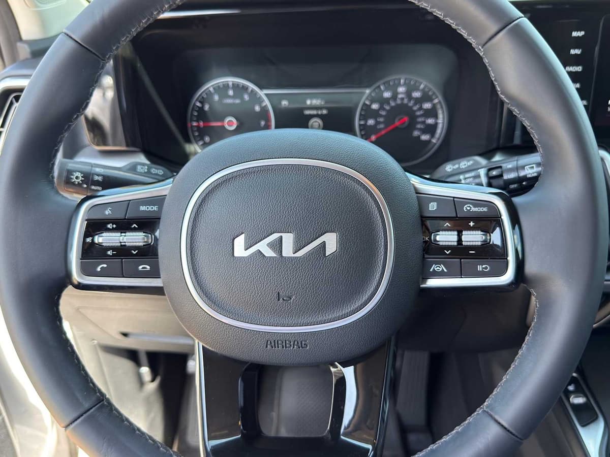 2023 Kia Sorento - Image 18
