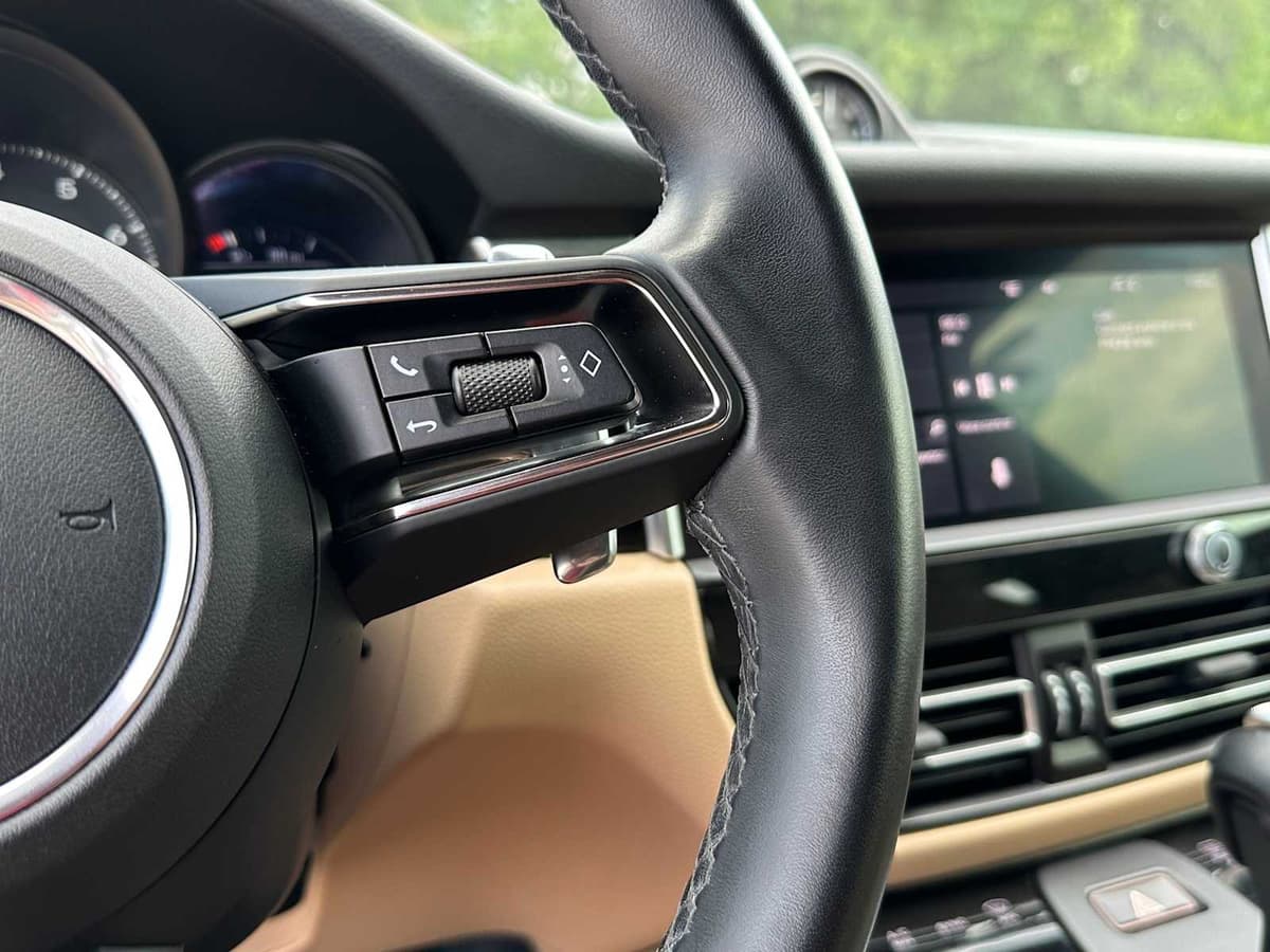 2024 Porsche Macan - Image 13