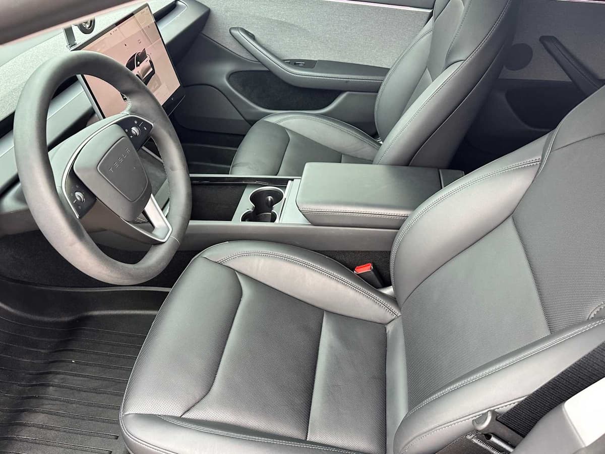 2025 Tesla Model 3 - Image 10