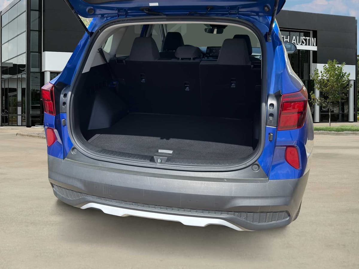 2023 Kia Seltos - Image 8