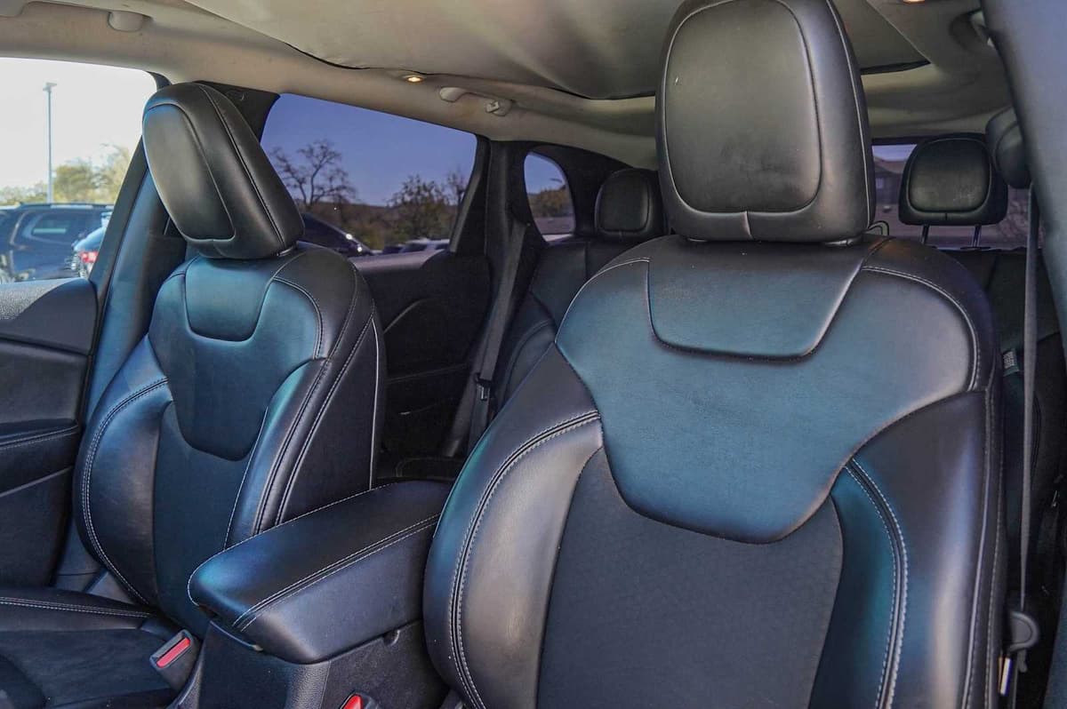 2019 Jeep Cherokee - Image 11