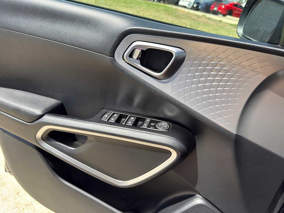 2023 Kia Soul - Image 23