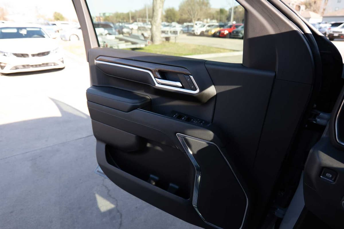 2025 Chevrolet Silverado 1500 - Image 20