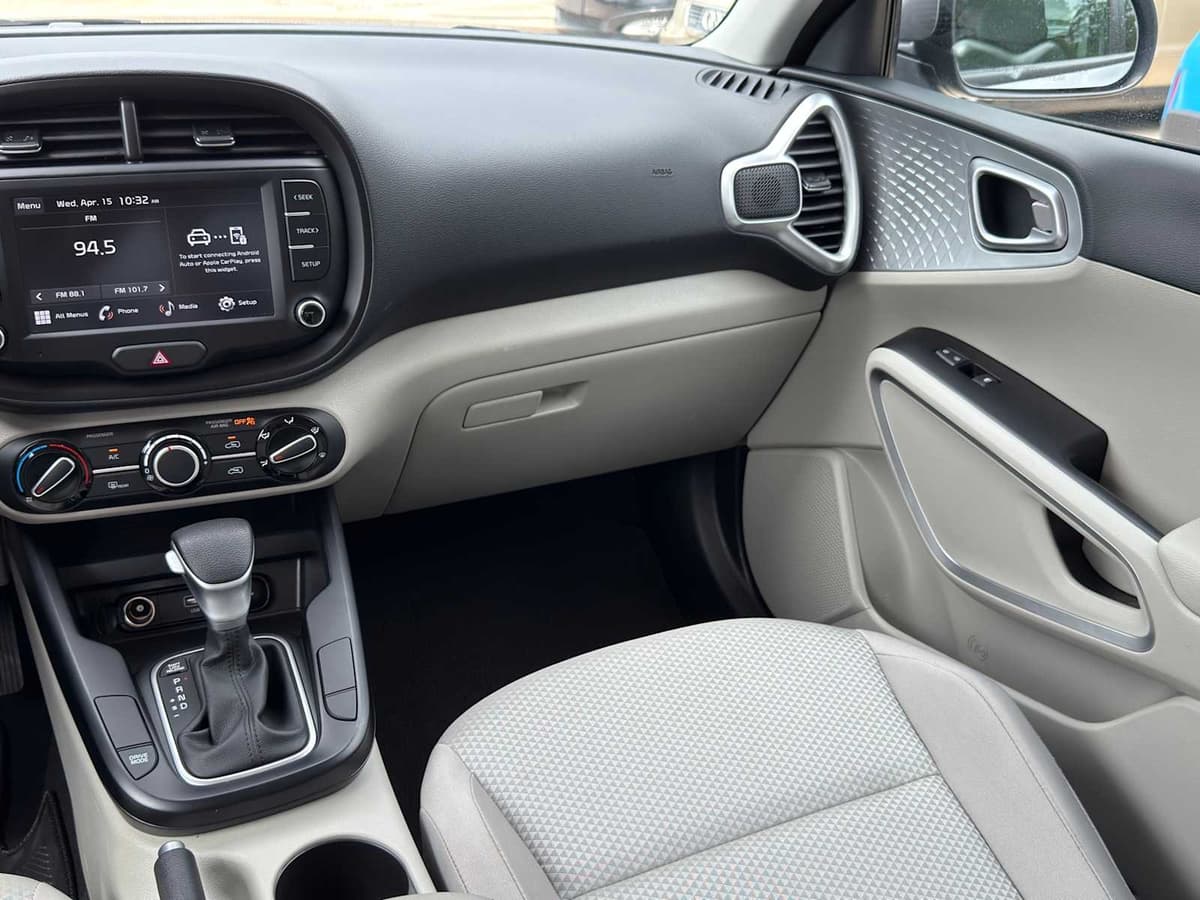 2025 Kia Soul - Image 19