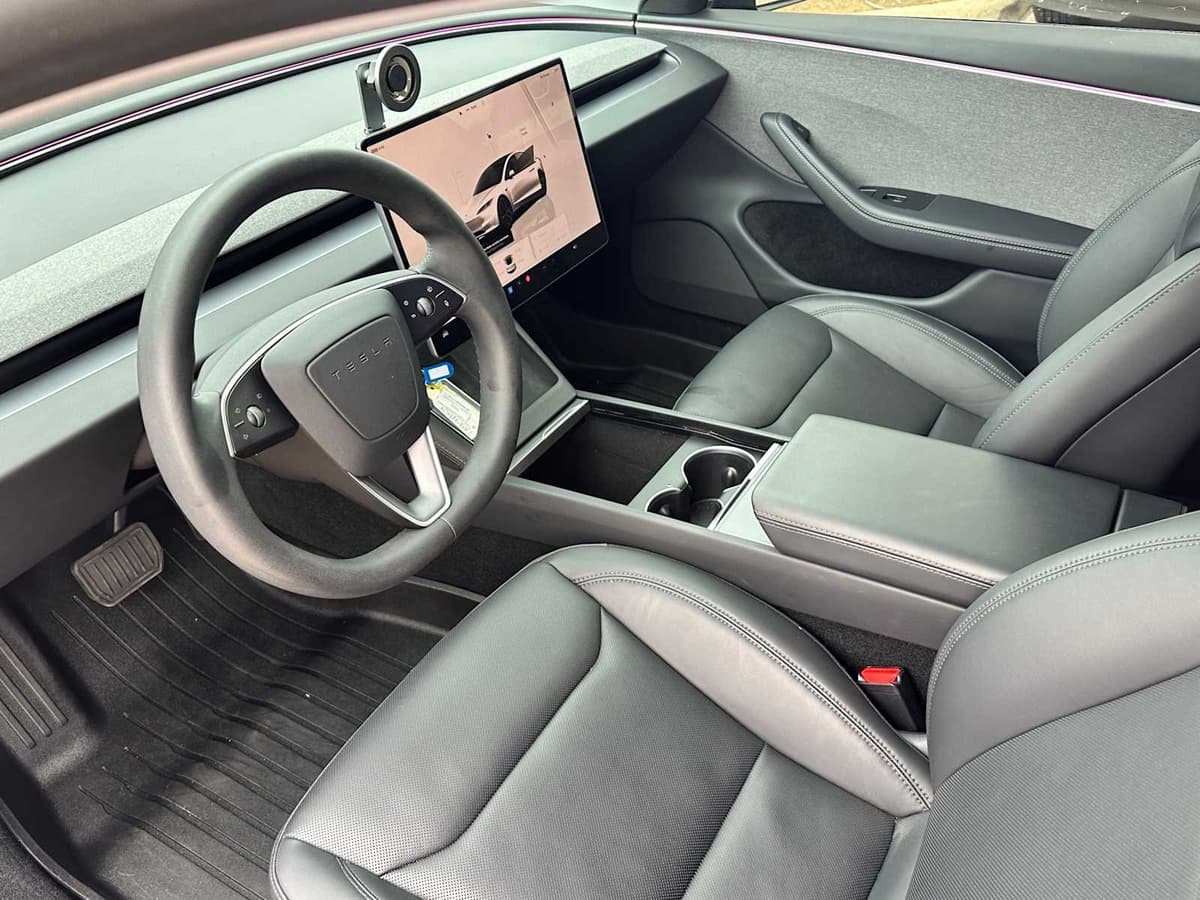 2025 Tesla Model 3 - Image 9