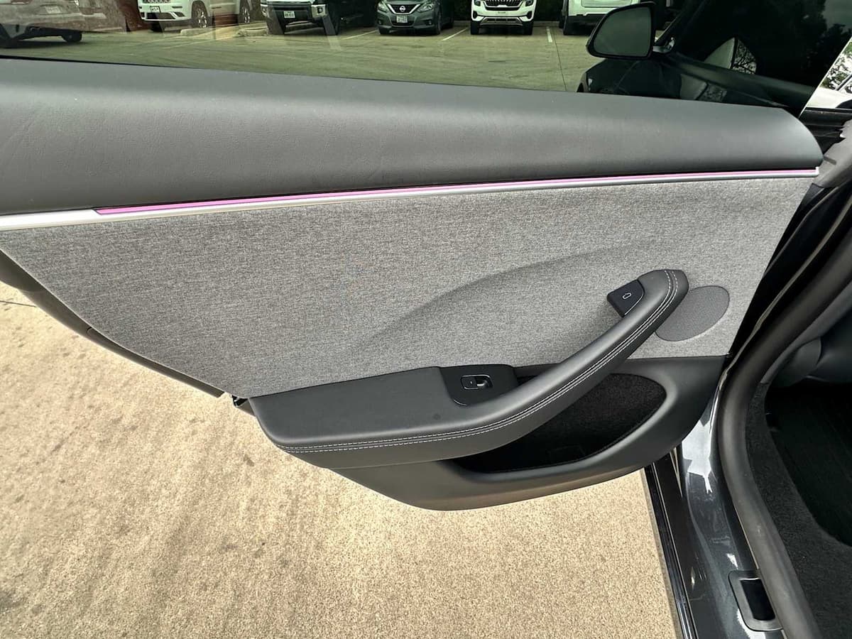 2025 Tesla Model 3 - Image 24