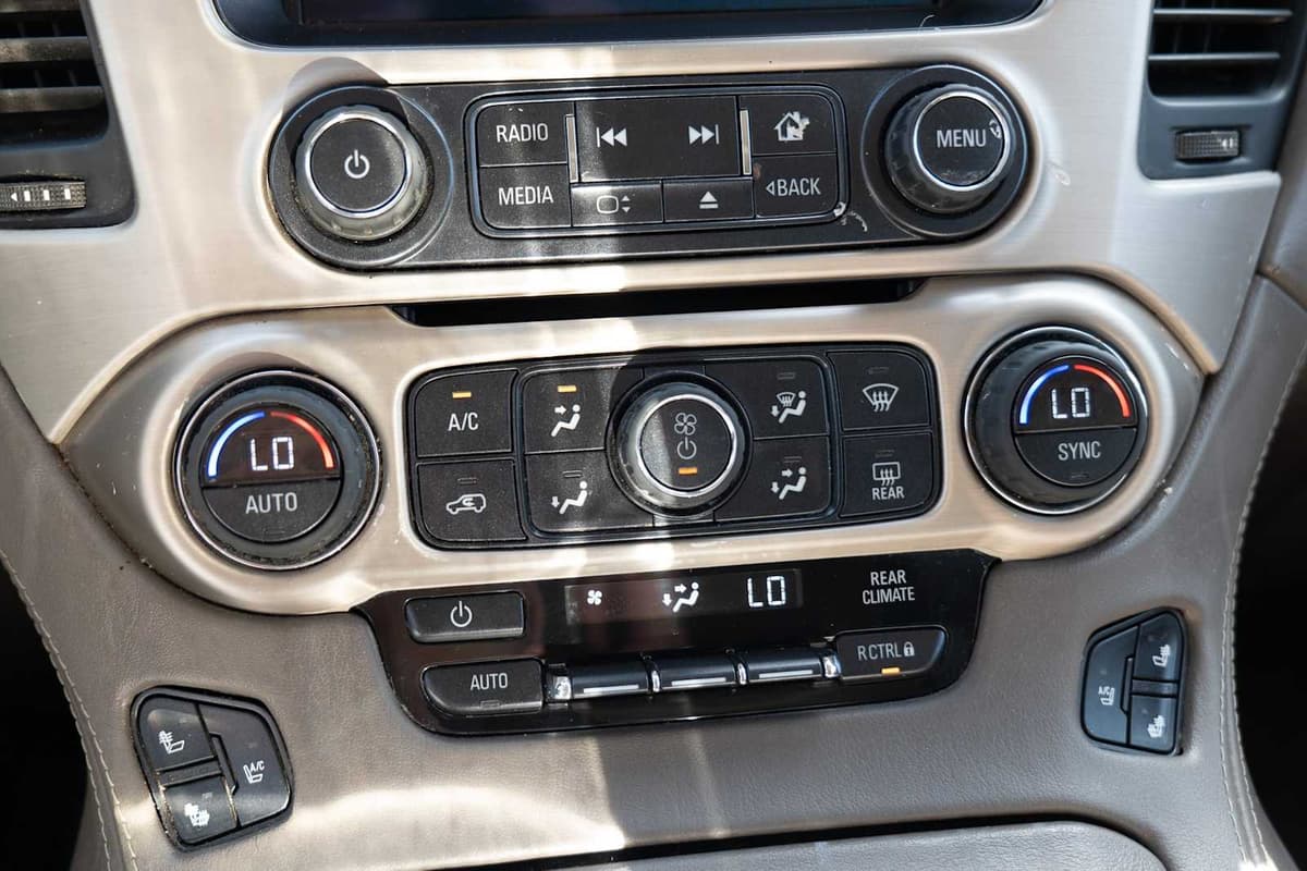 2015 GMC Yukon - Image 17