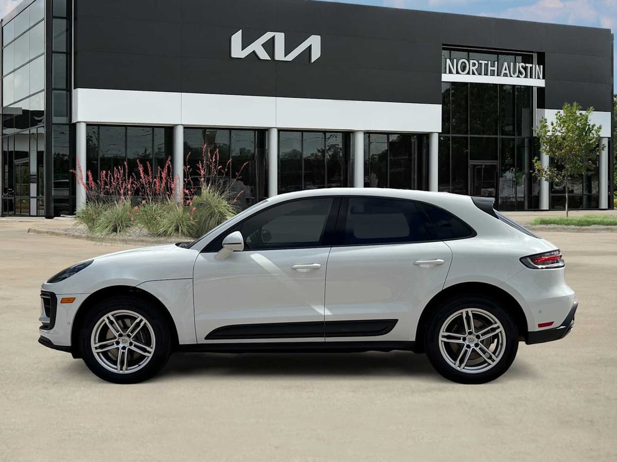 2024 Porsche Macan - Image 3