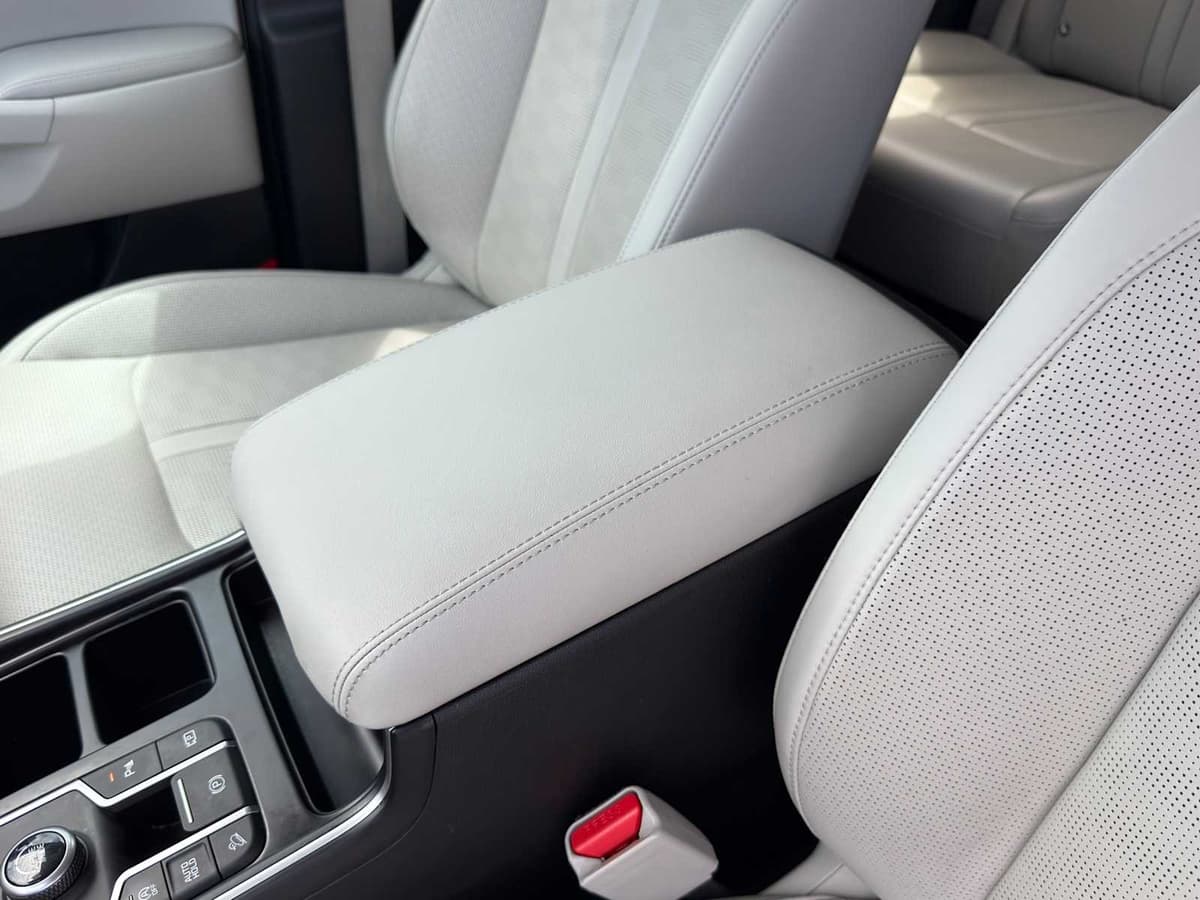 2025 Kia Sorento - Image 9