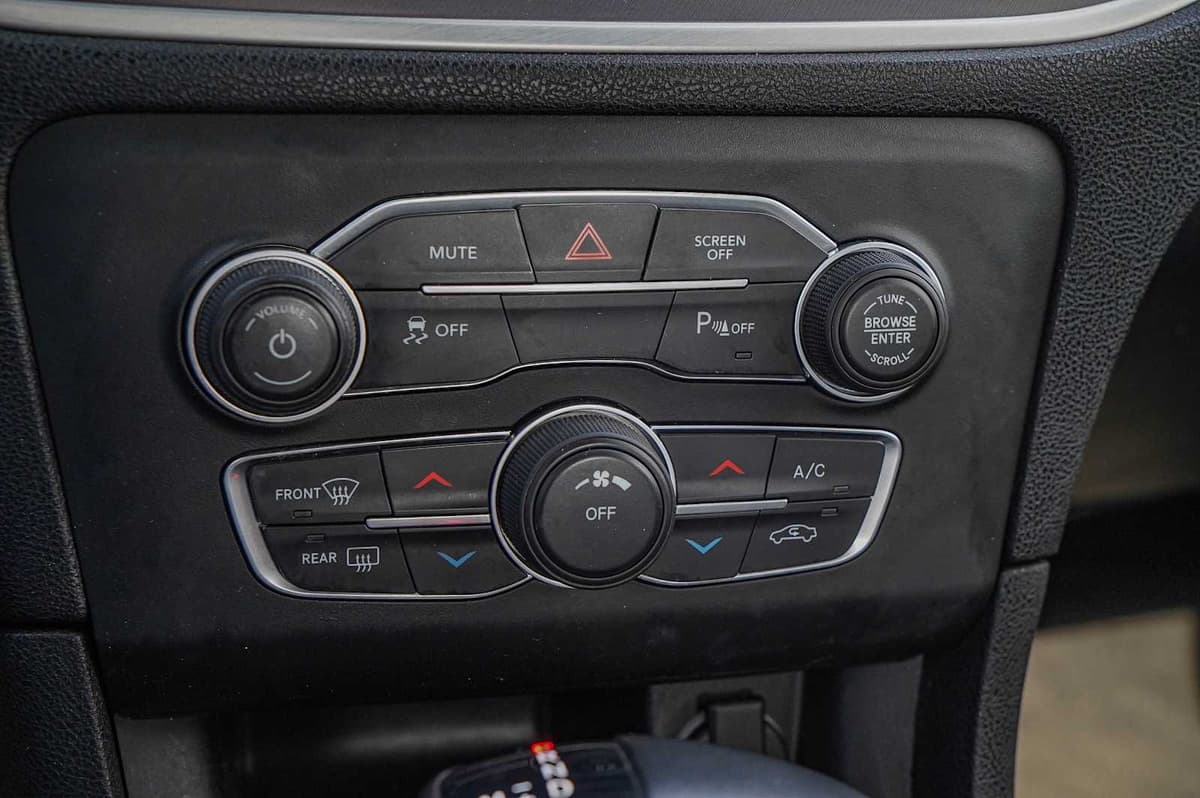 2019 Dodge Charger - Image 18