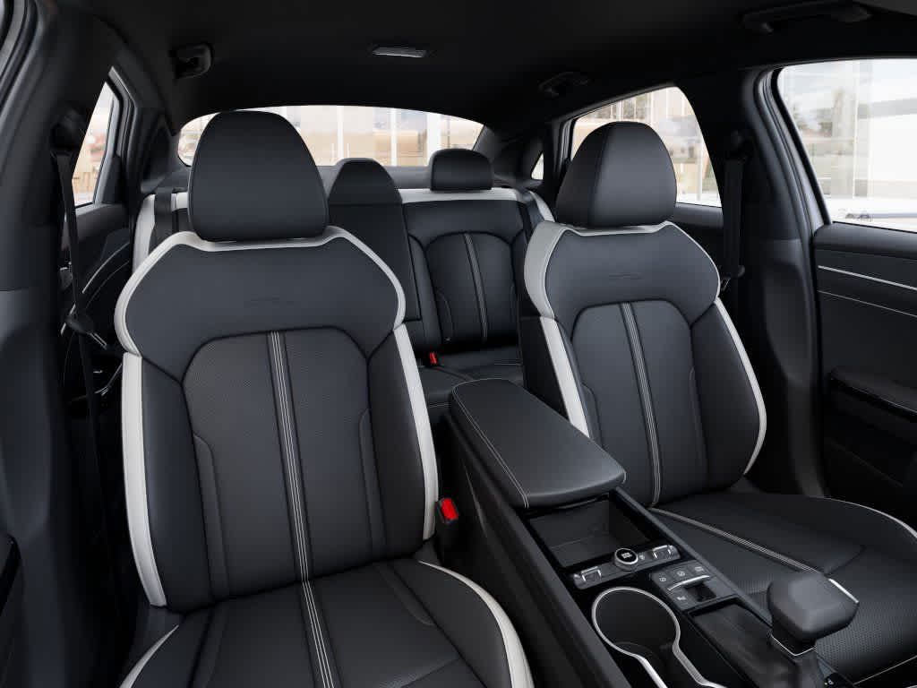2026 Kia K5 - Image 15
