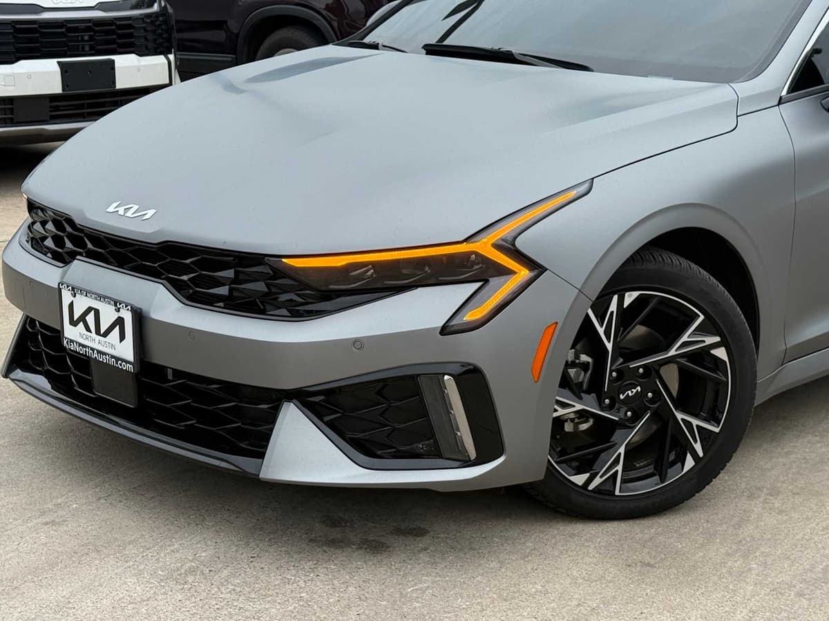 2025 Kia K5 - Image 2