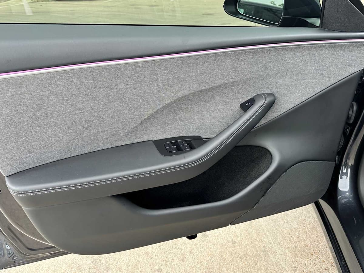 2025 Tesla Model 3 - Image 16