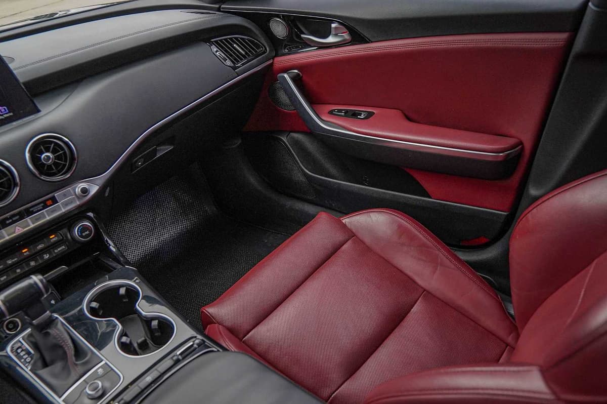 2021 Kia Stinger - Image 29