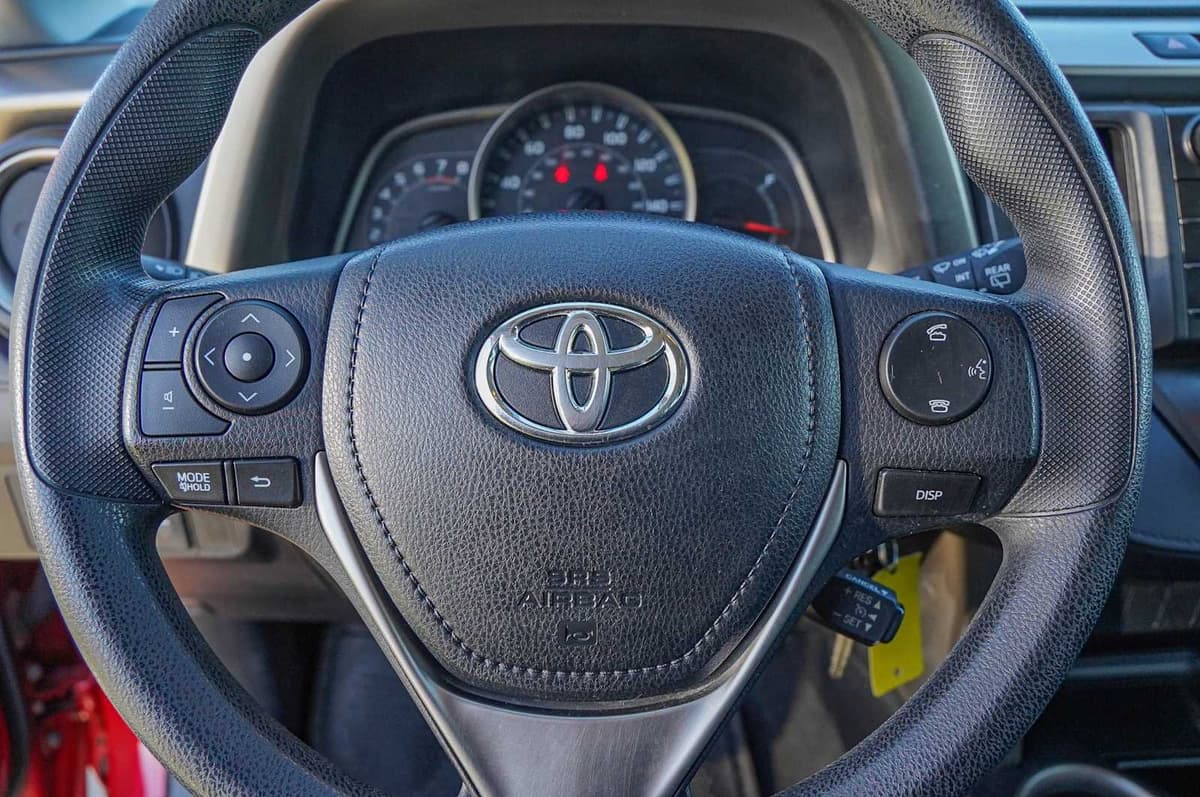 2015 Toyota RAV4 - Image 12