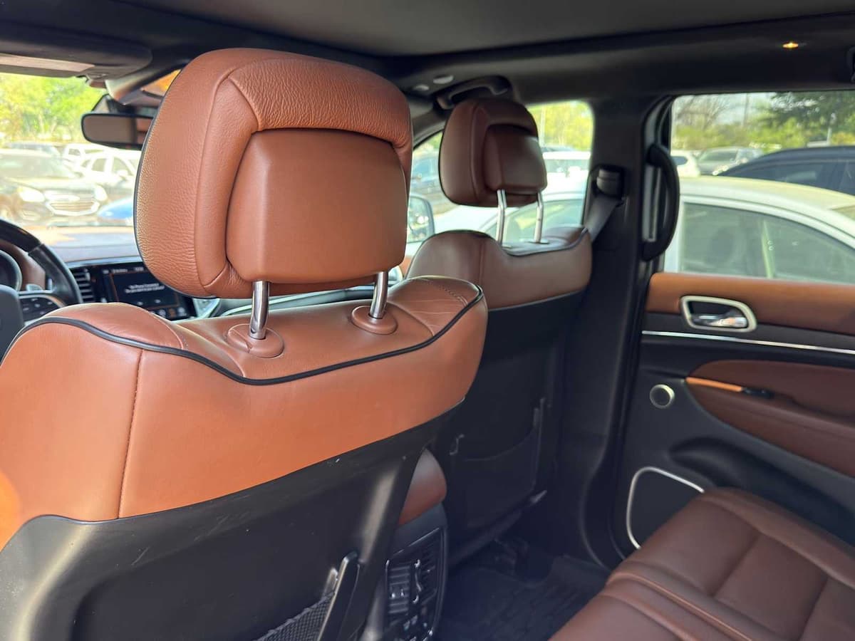 2020 Jeep Grand Cherokee - Image 24