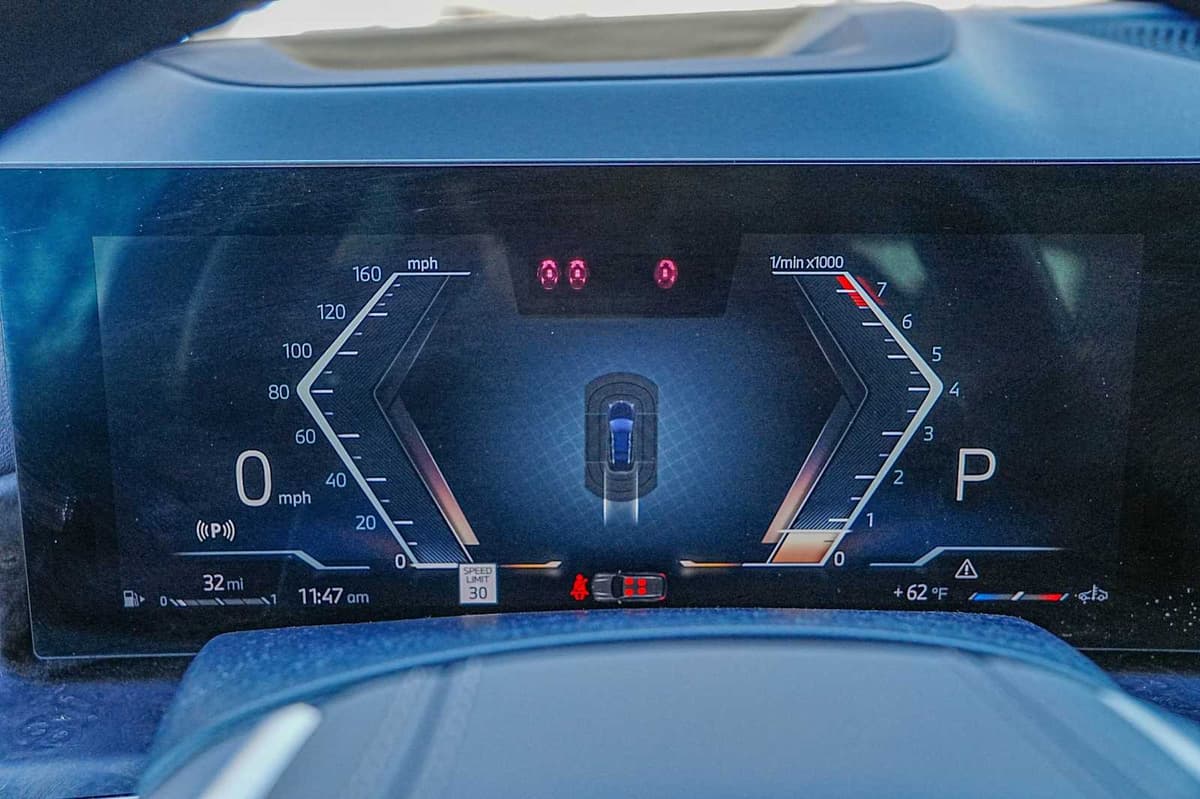 2023 BMW X7 - Image 17