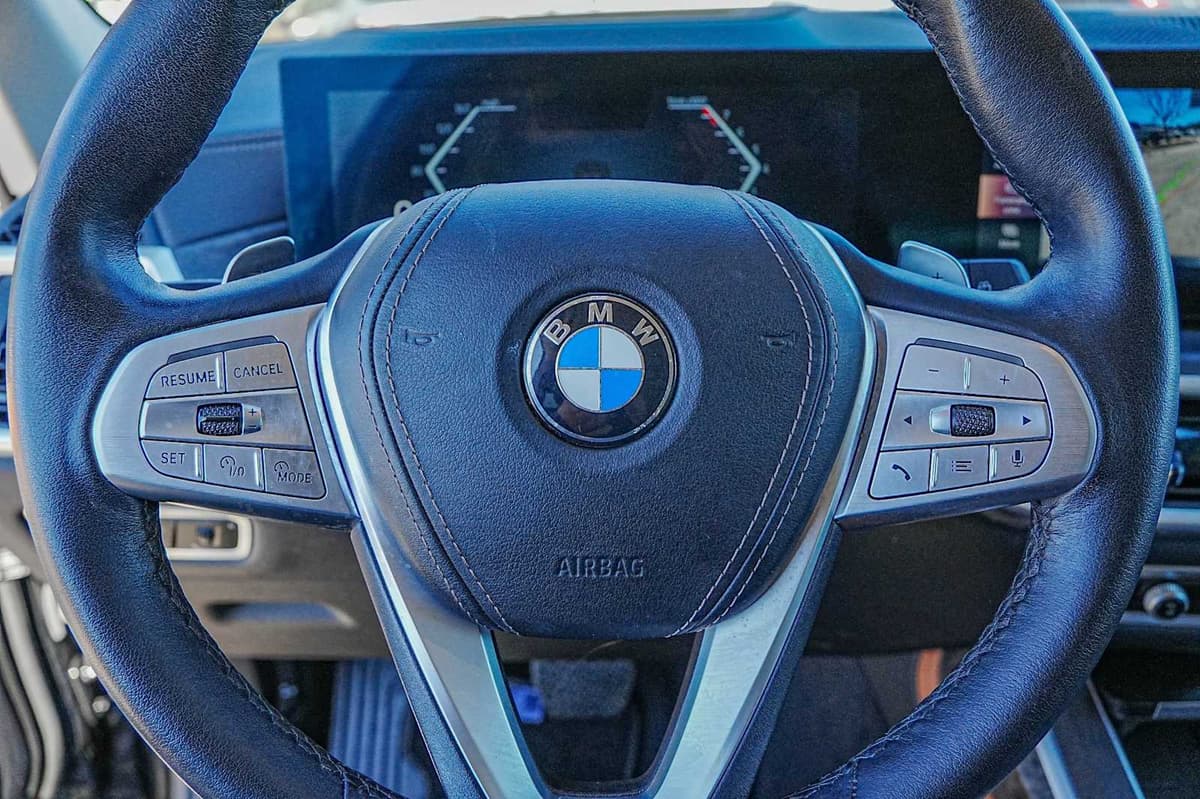 2023 BMW X7 - Image 14