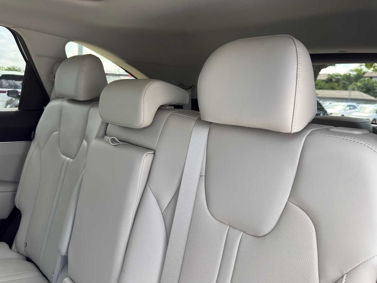 2025 Kia Sorento - Image 24
