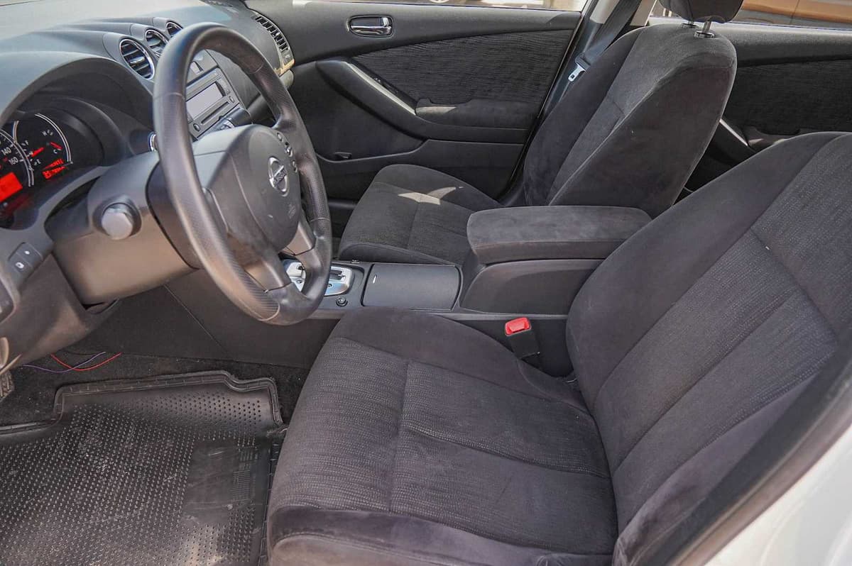 2012 Nissan Altima - Image 10