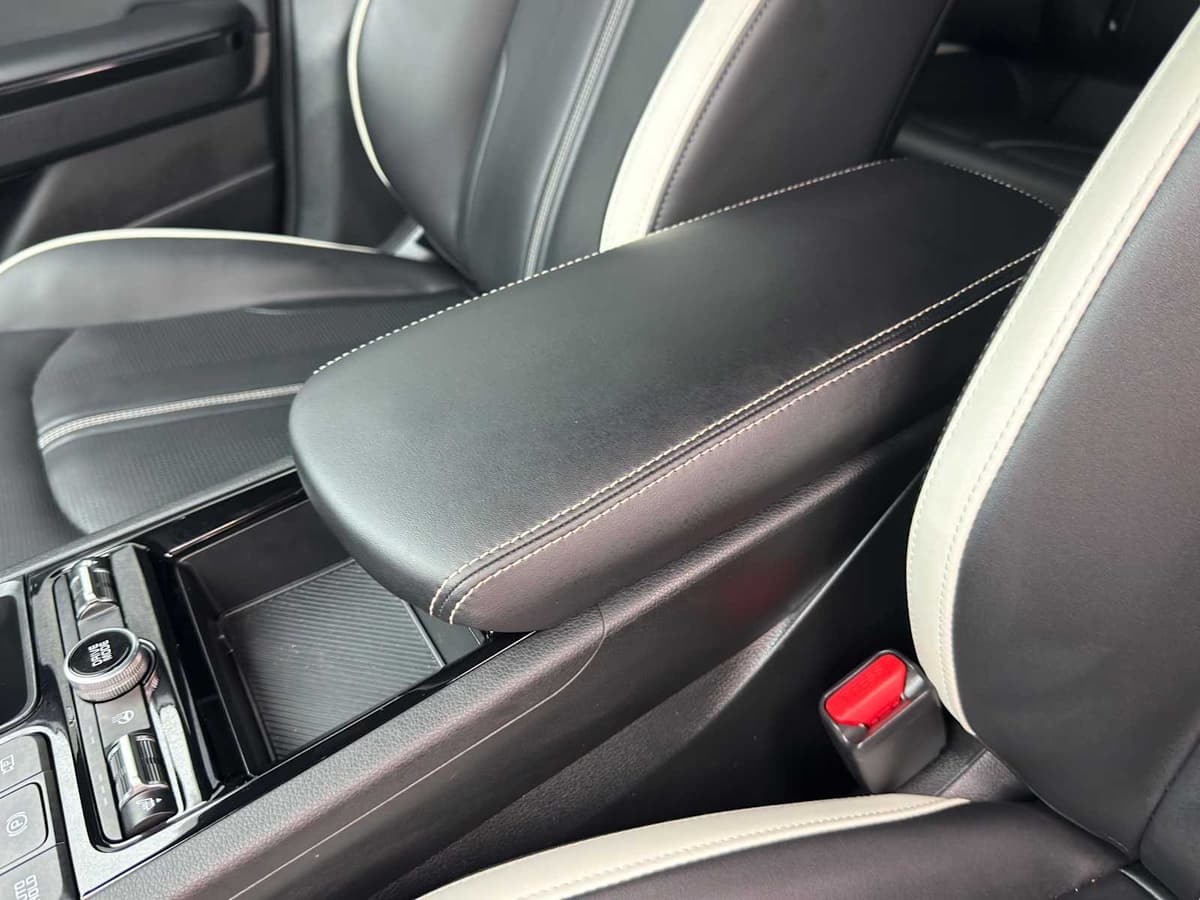 2025 Kia K5 - Image 13