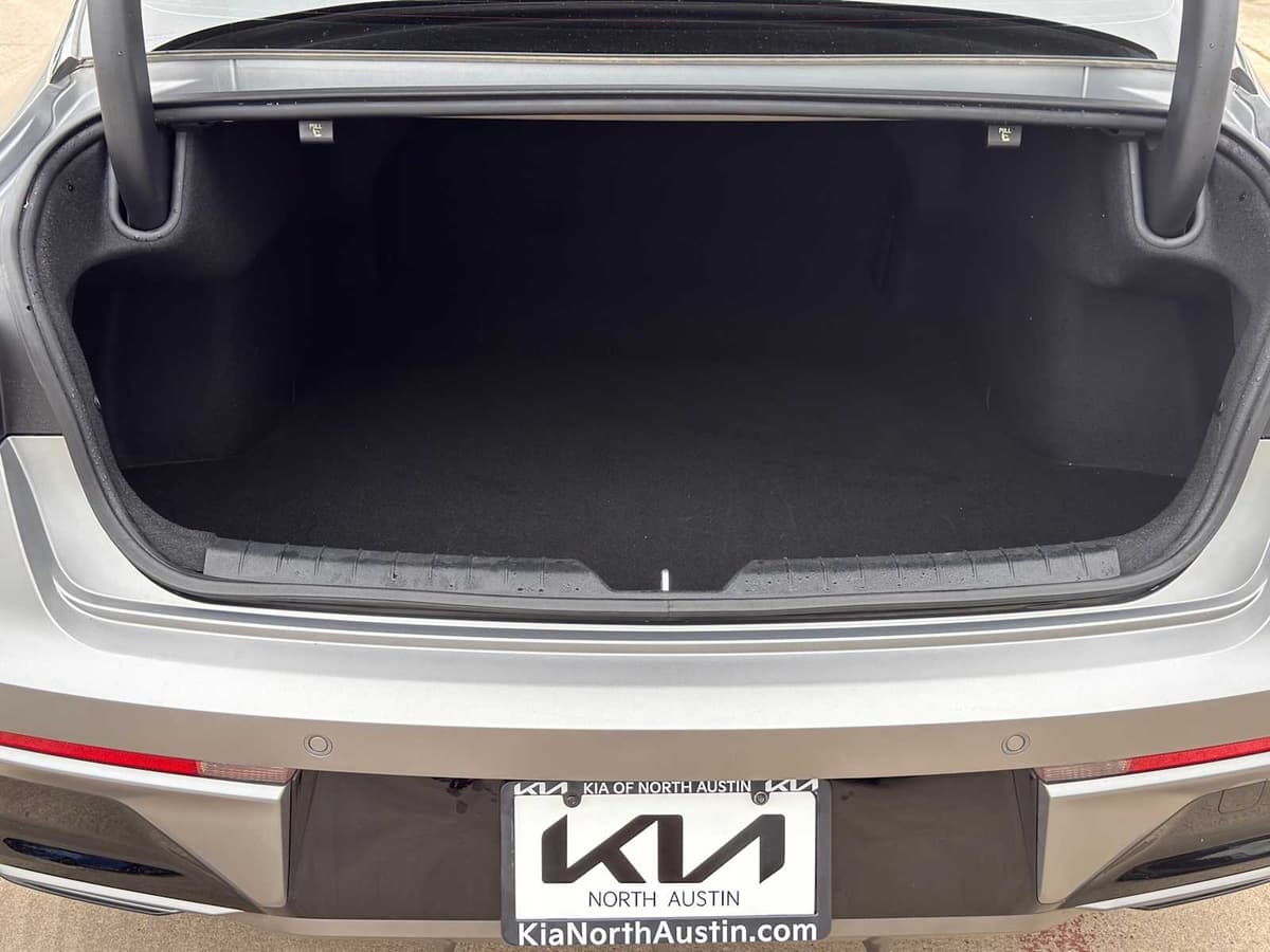 2025 Kia K5 - Image 11