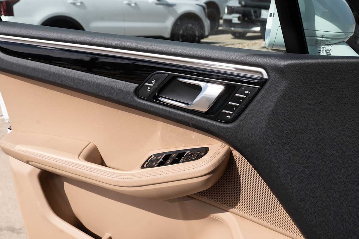 2024 Porsche Macan - Image 20