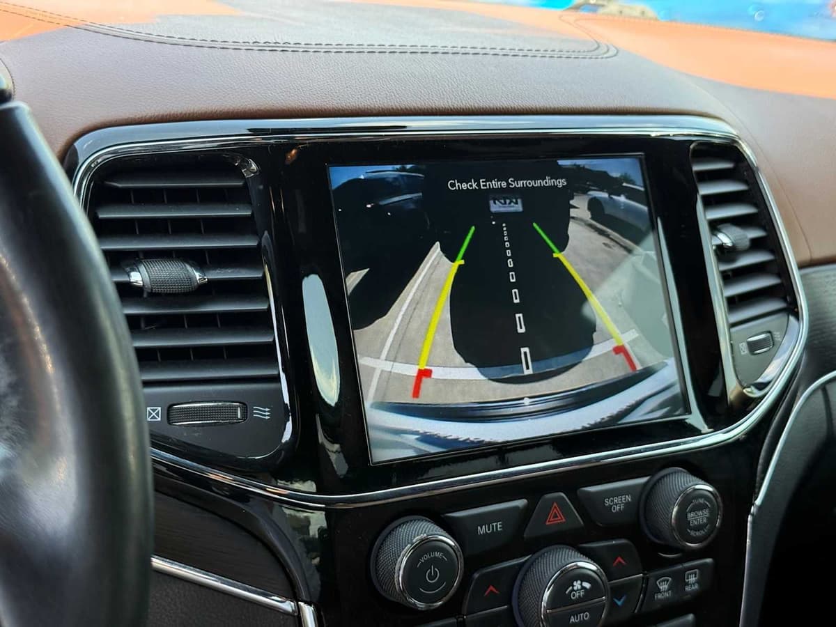 2020 Jeep Grand Cherokee - Image 17