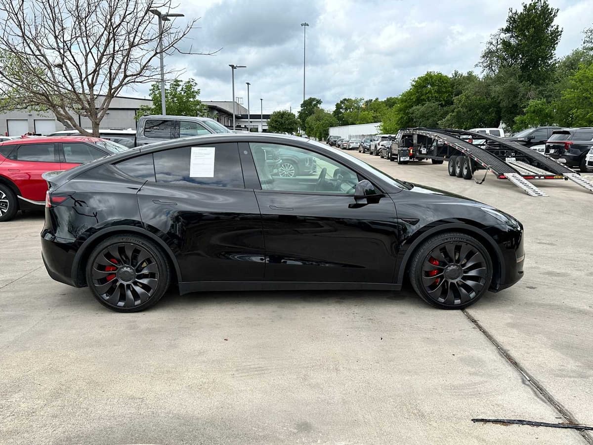2023 Tesla Model Y - Image 6