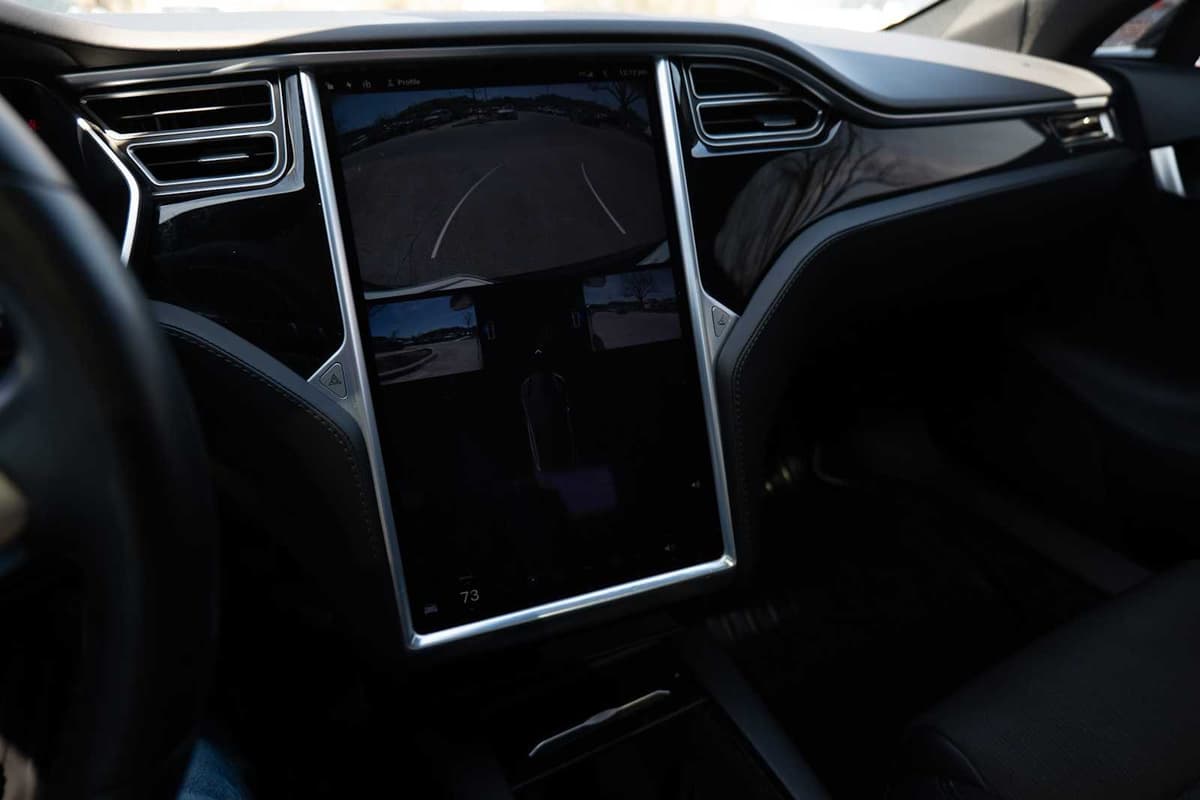 2017 Tesla Model S - Image 16