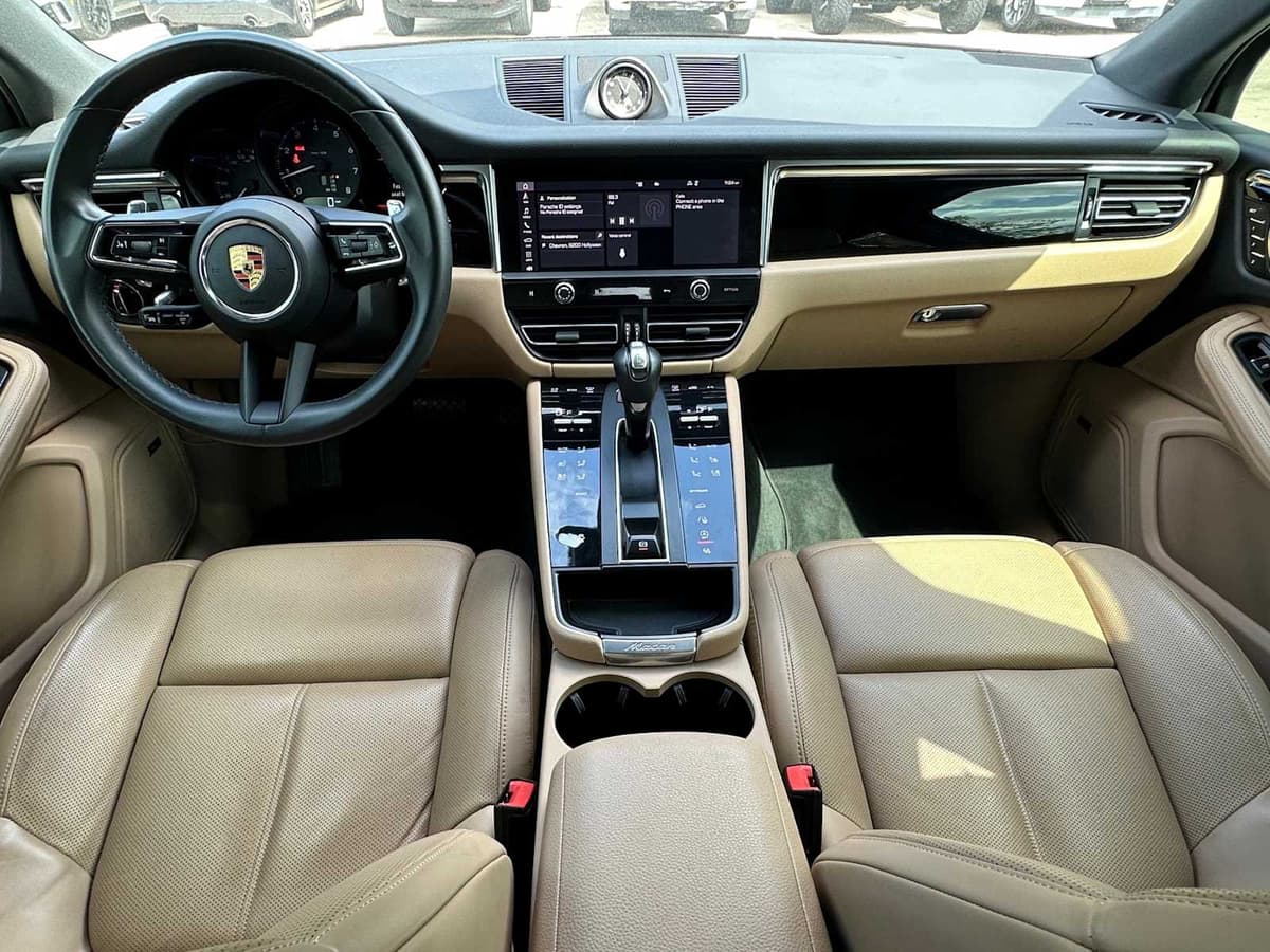 2024 Porsche Macan - Image 24