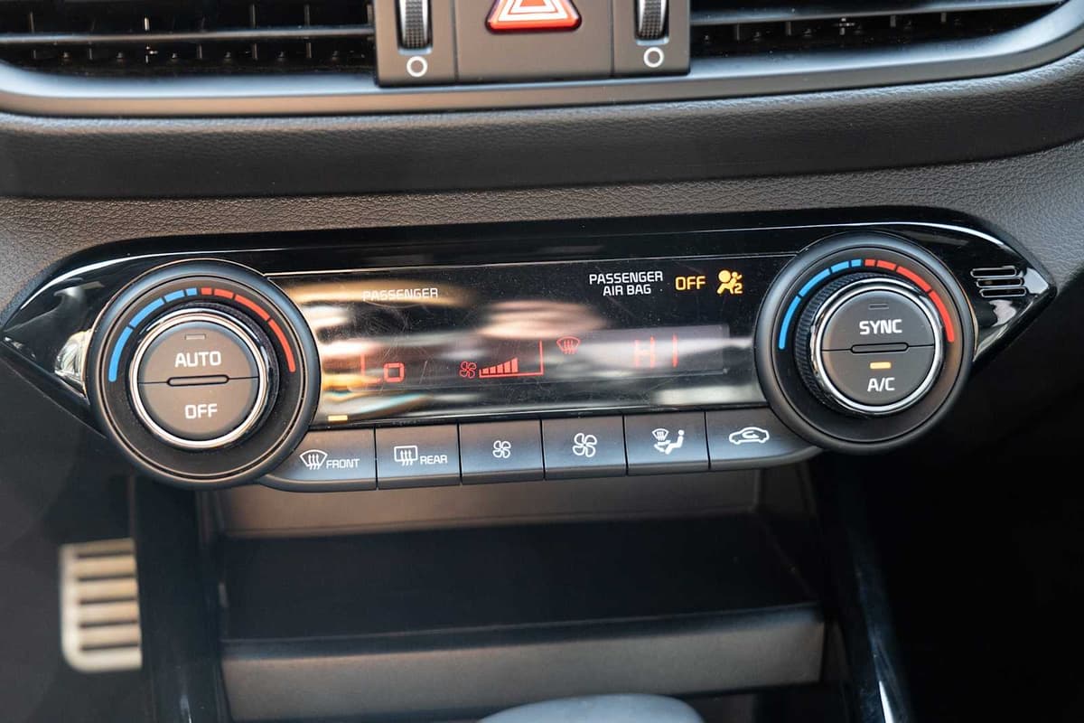 2024 Kia Forte - Image 17