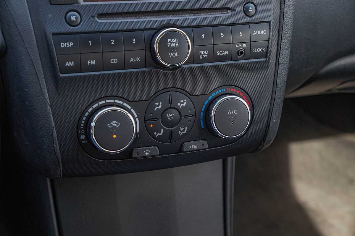 2012 Nissan Altima - Image 16