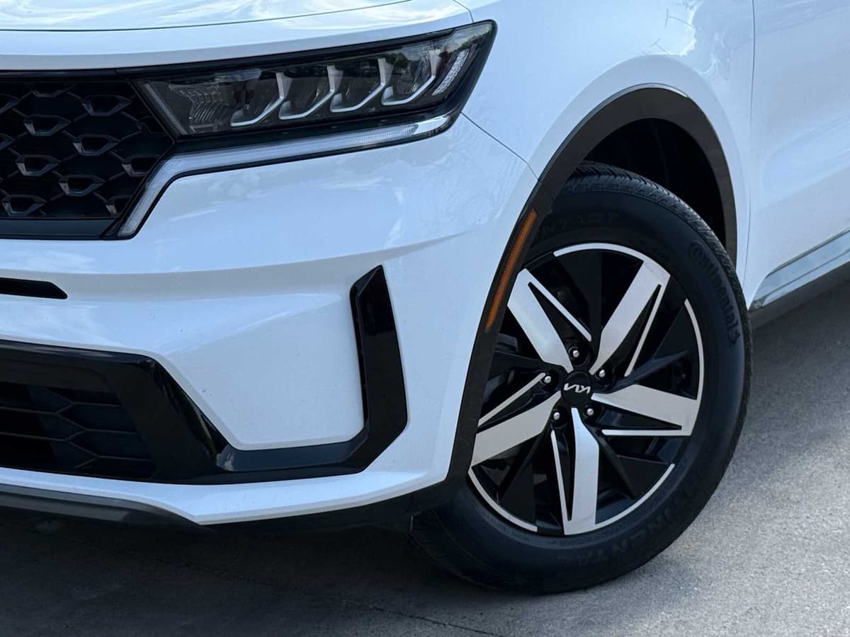 2023 Kia Sorento - Image 2