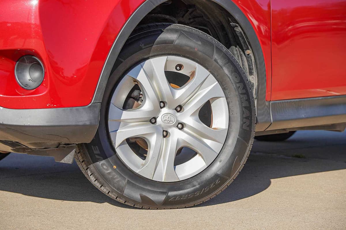 2015 Toyota RAV4 - Image 2