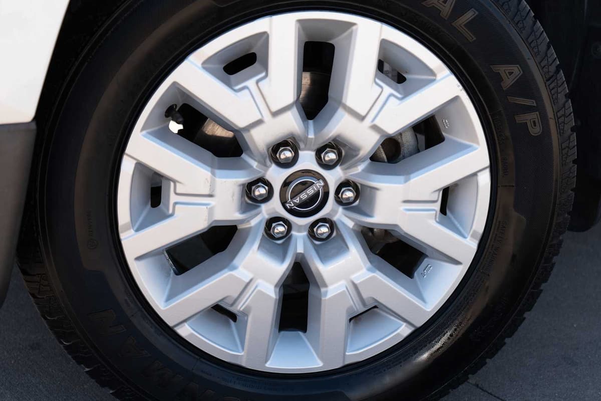 2022 Nissan Frontier - Image 2