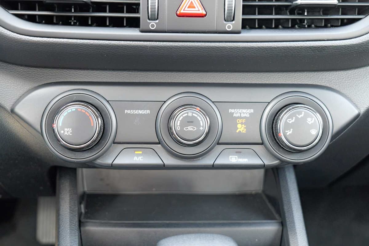 2024 Kia Forte - Image 17