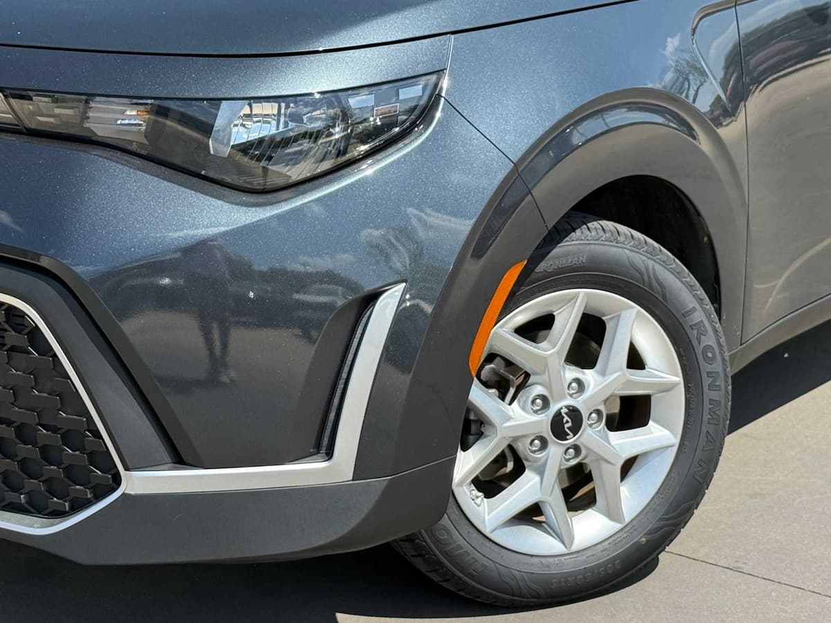 2023 Kia Soul - Image 2