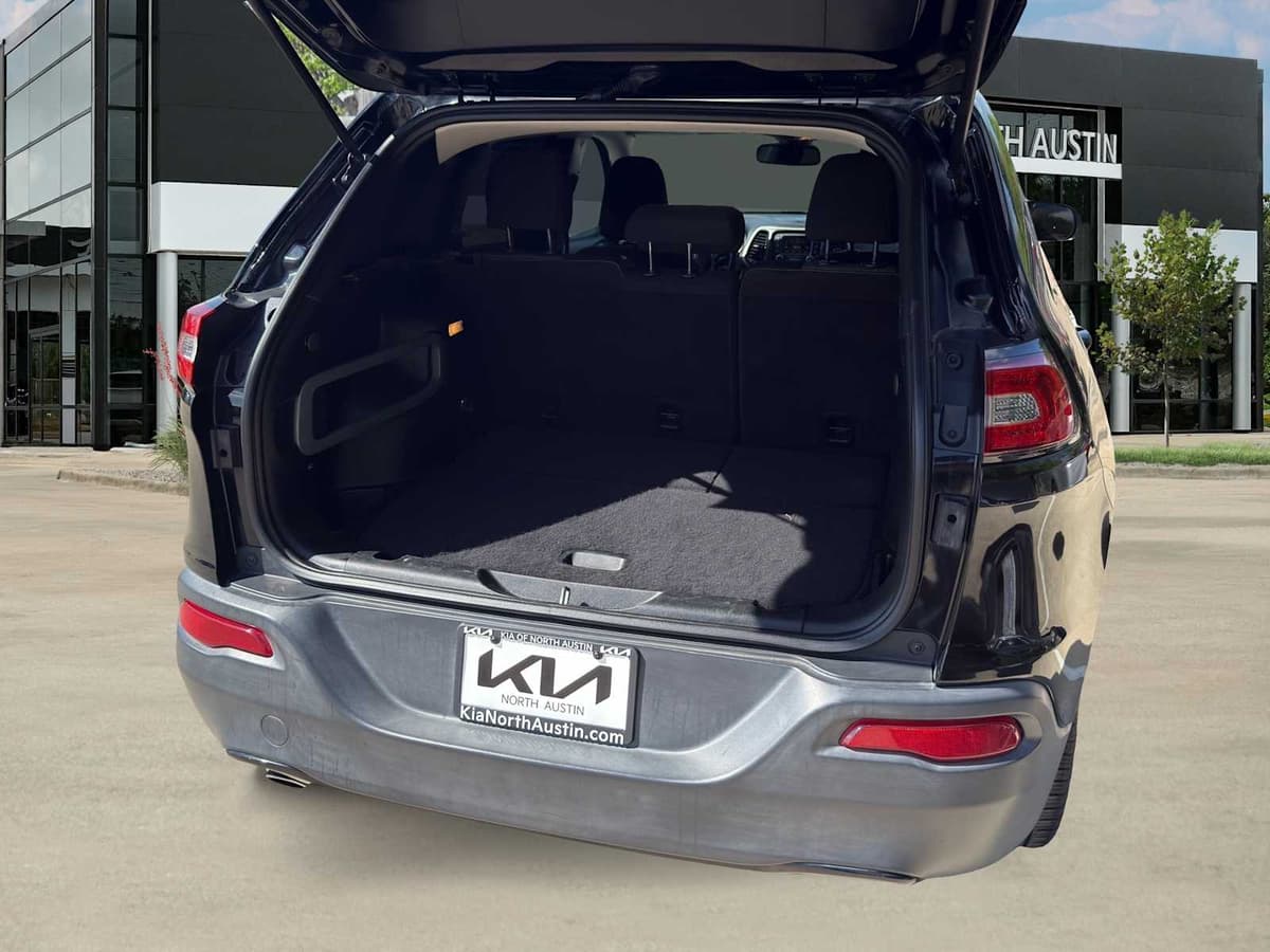 2018 Jeep Cherokee - Image 11