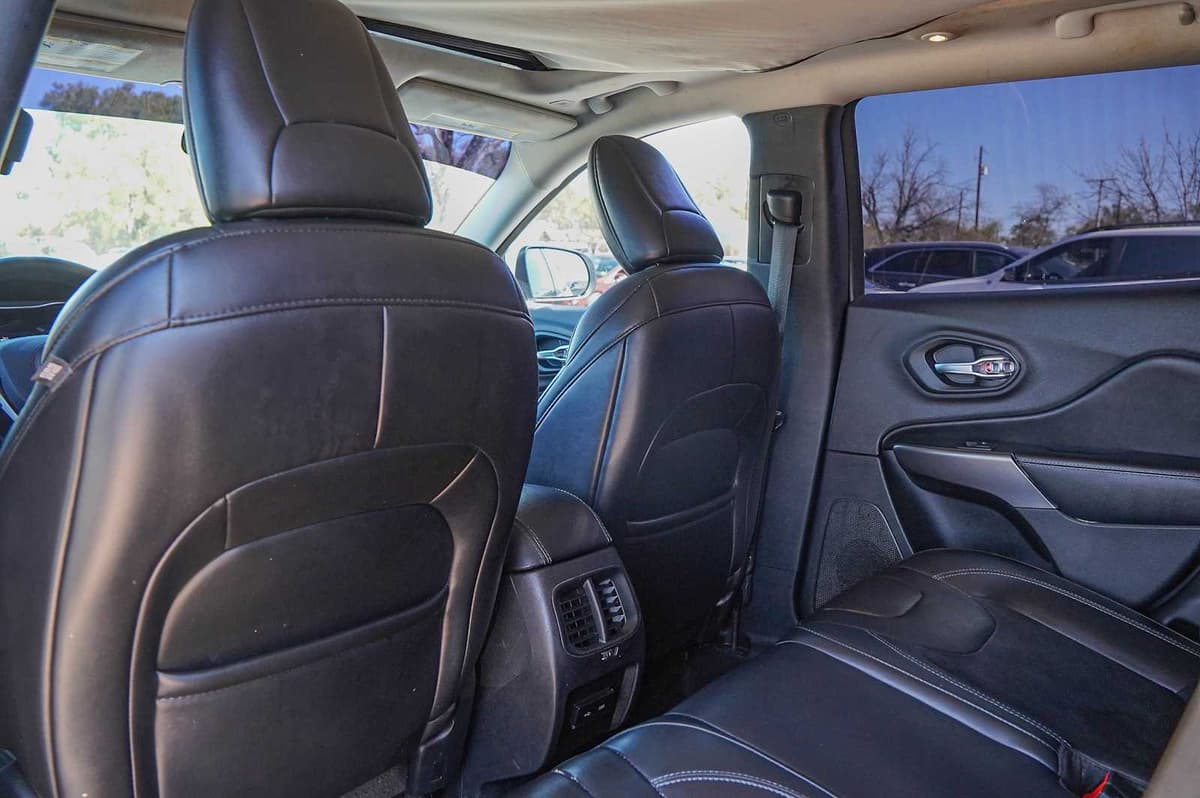 2019 Jeep Cherokee - Image 24