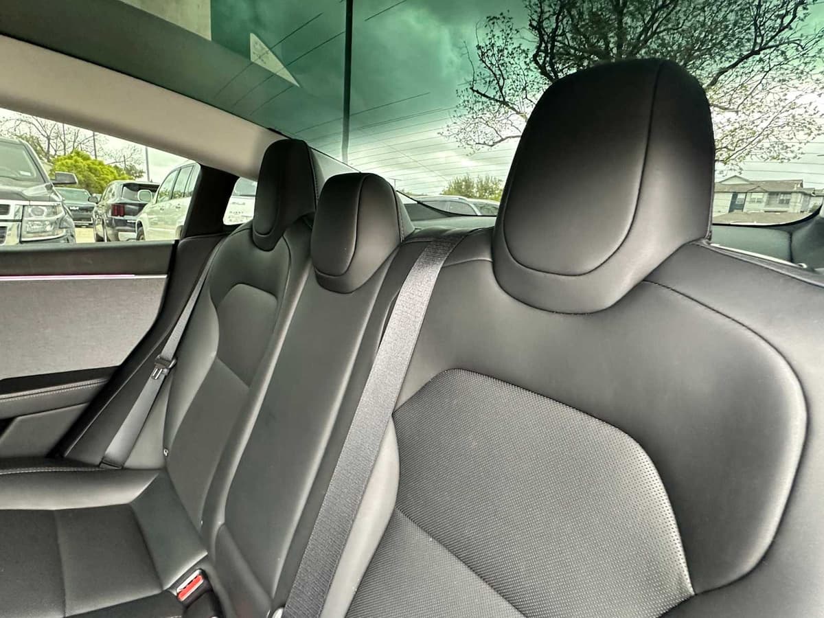 2025 Tesla Model 3 - Image 23