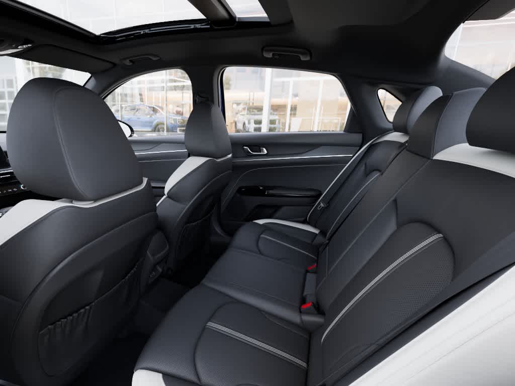 2026 Kia K5 - Image 18