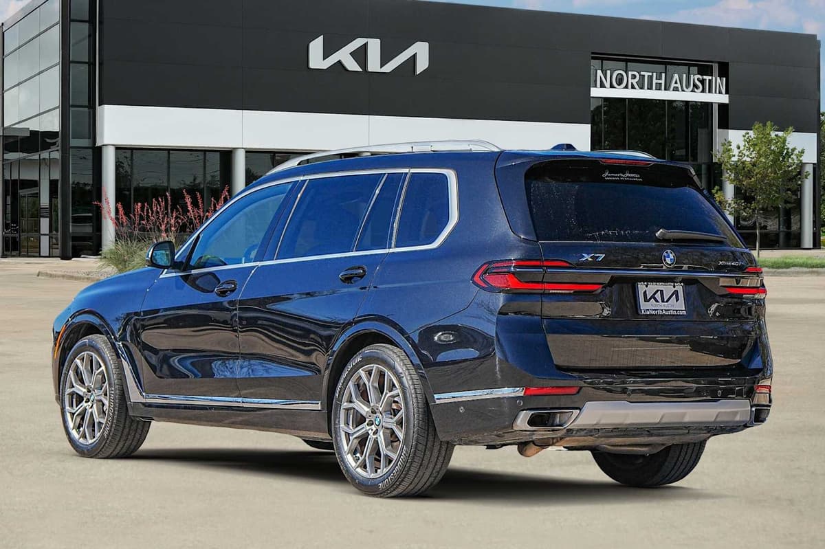 2023 BMW X7 - Image 6