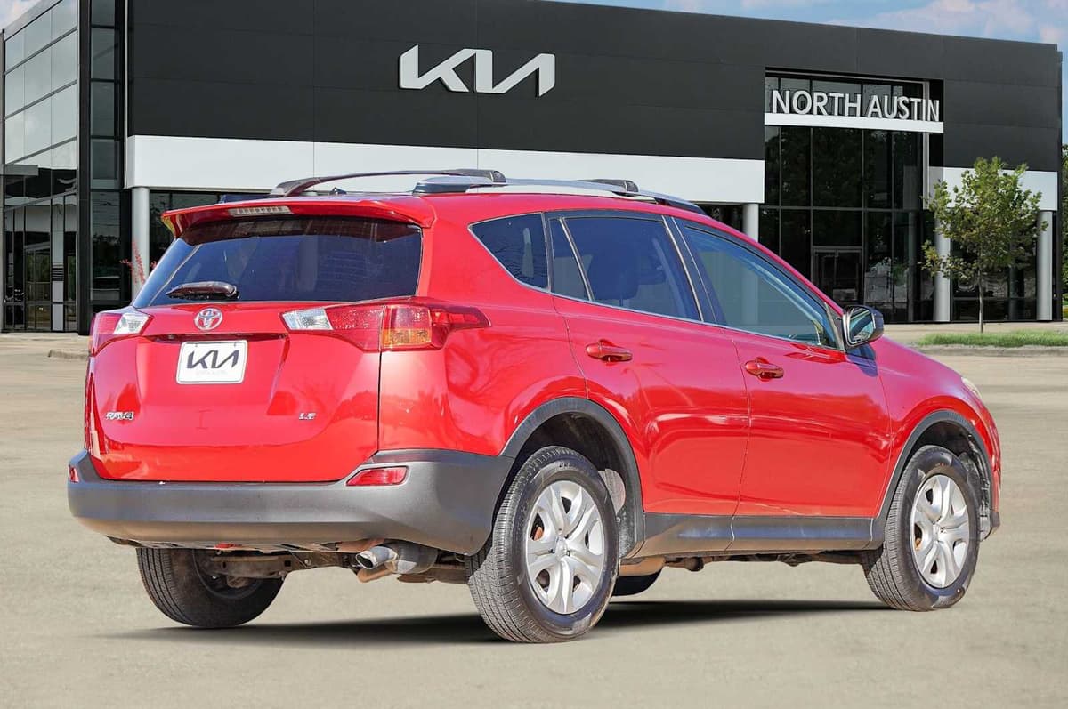 2015 Toyota RAV4 - Image 6
