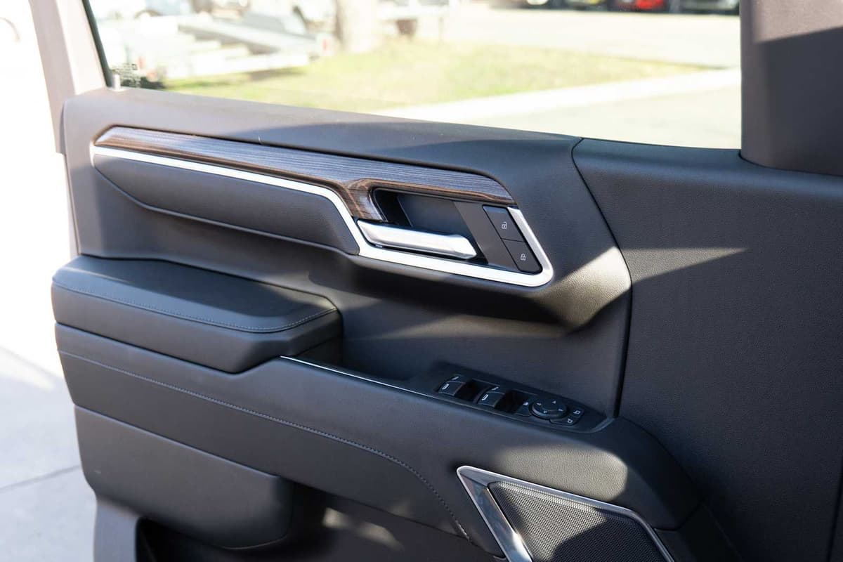 2025 Chevrolet Silverado 1500 - Image 21