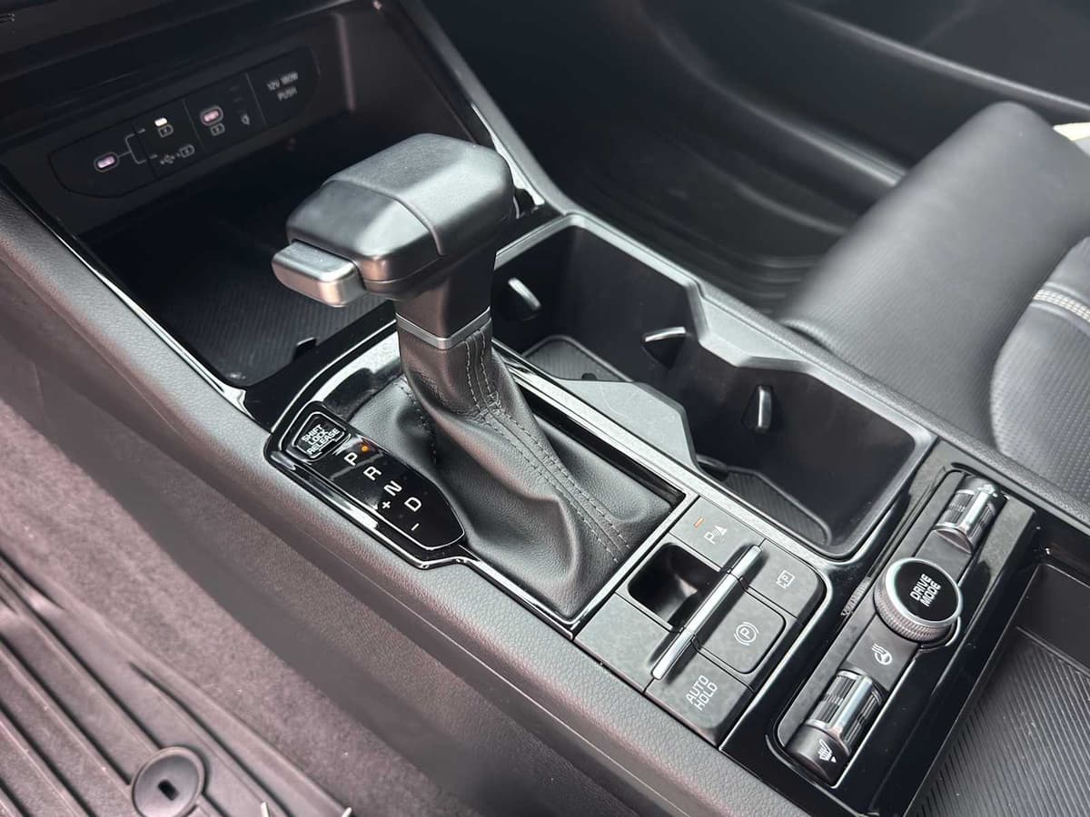 2025 Kia K5 - Image 12