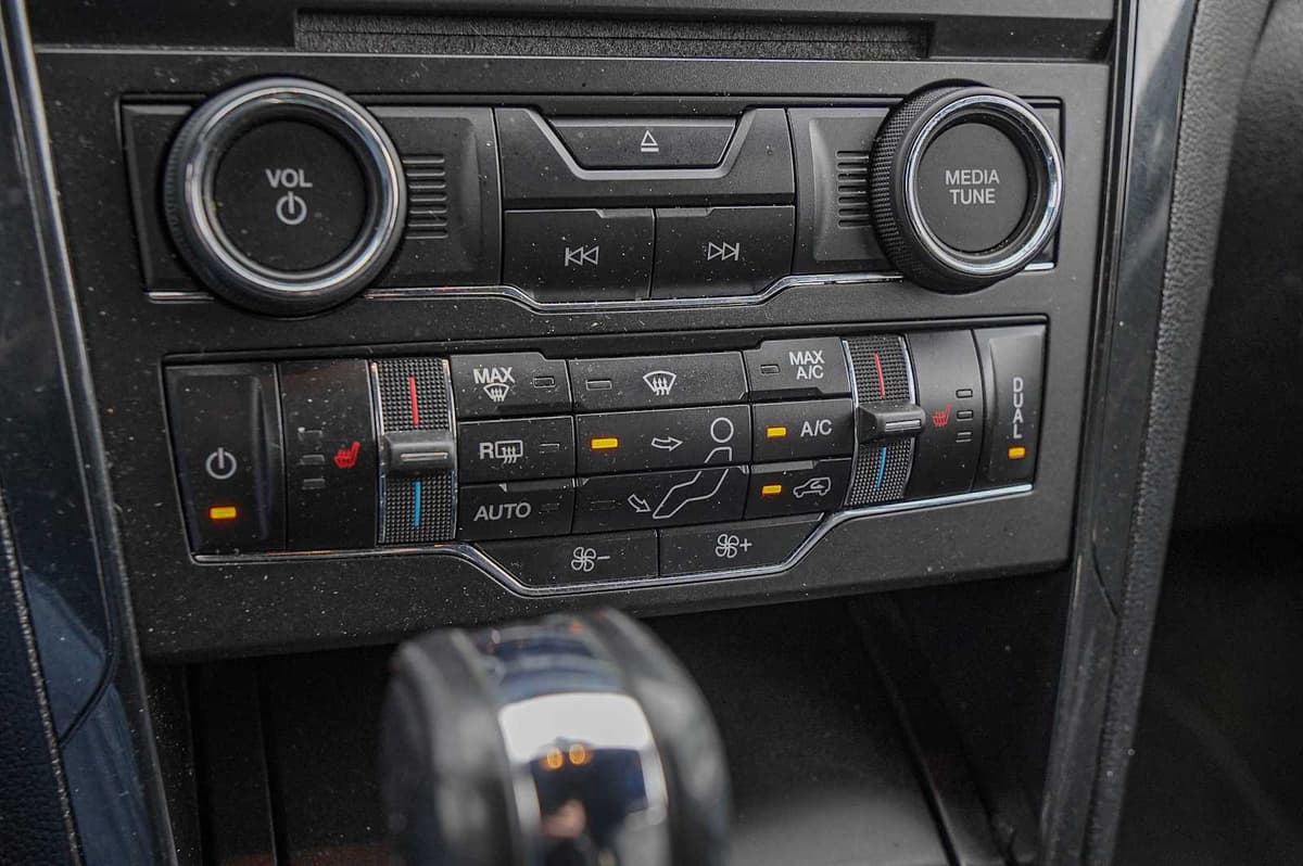 2017 Ford Explorer - Image 19